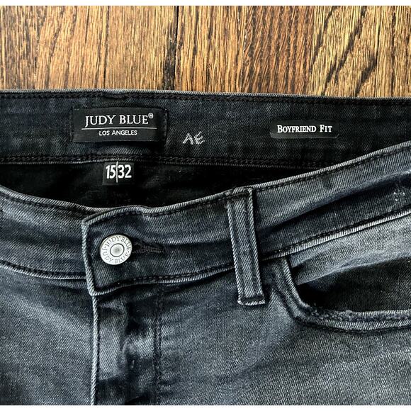 Judy Blue Women's Boyfriend Fit Black Distressed Jeans (Style: JB82296BK) - 32 - Picture 2 of 4